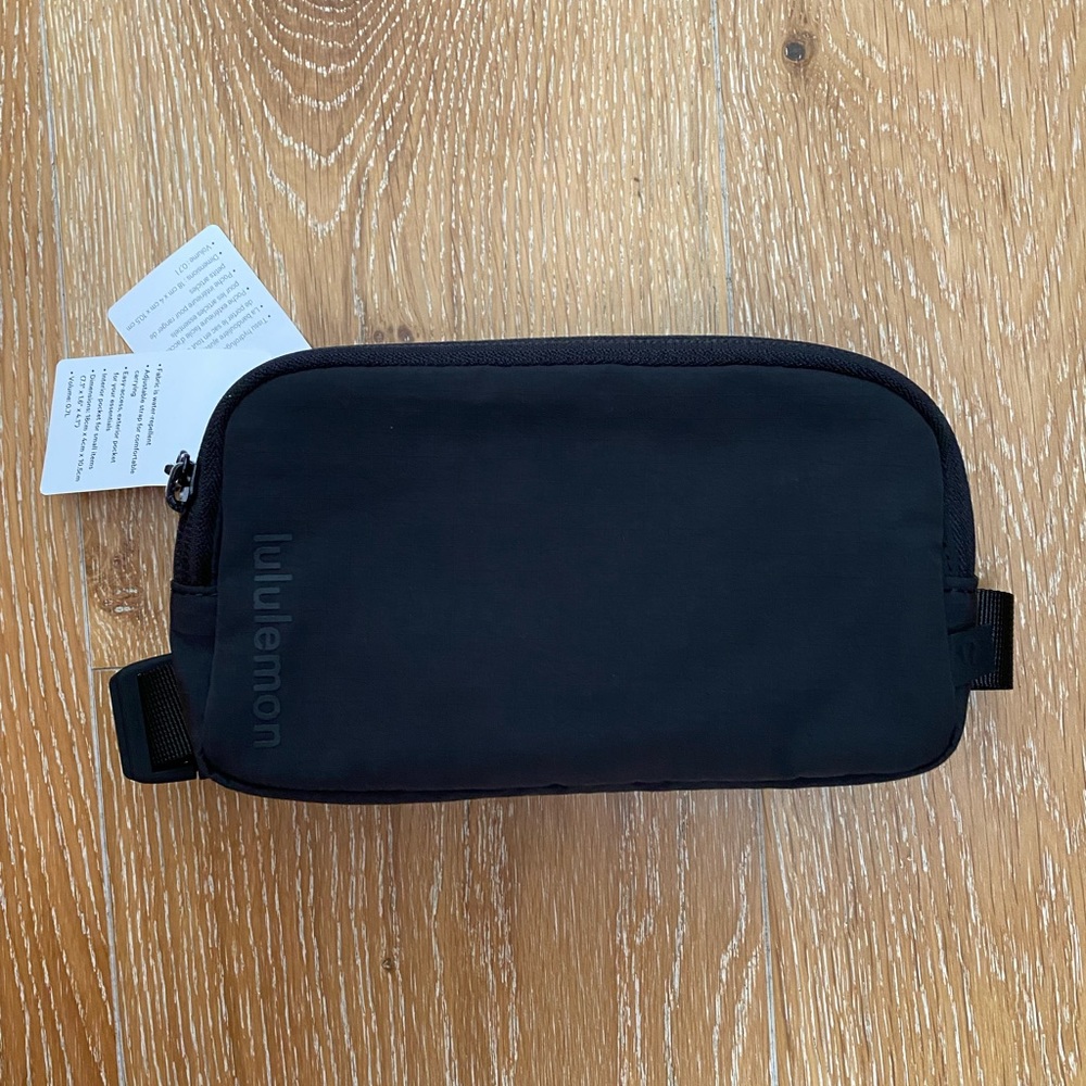 NWT Lululemon Everywhere Belt Bag Mini Black